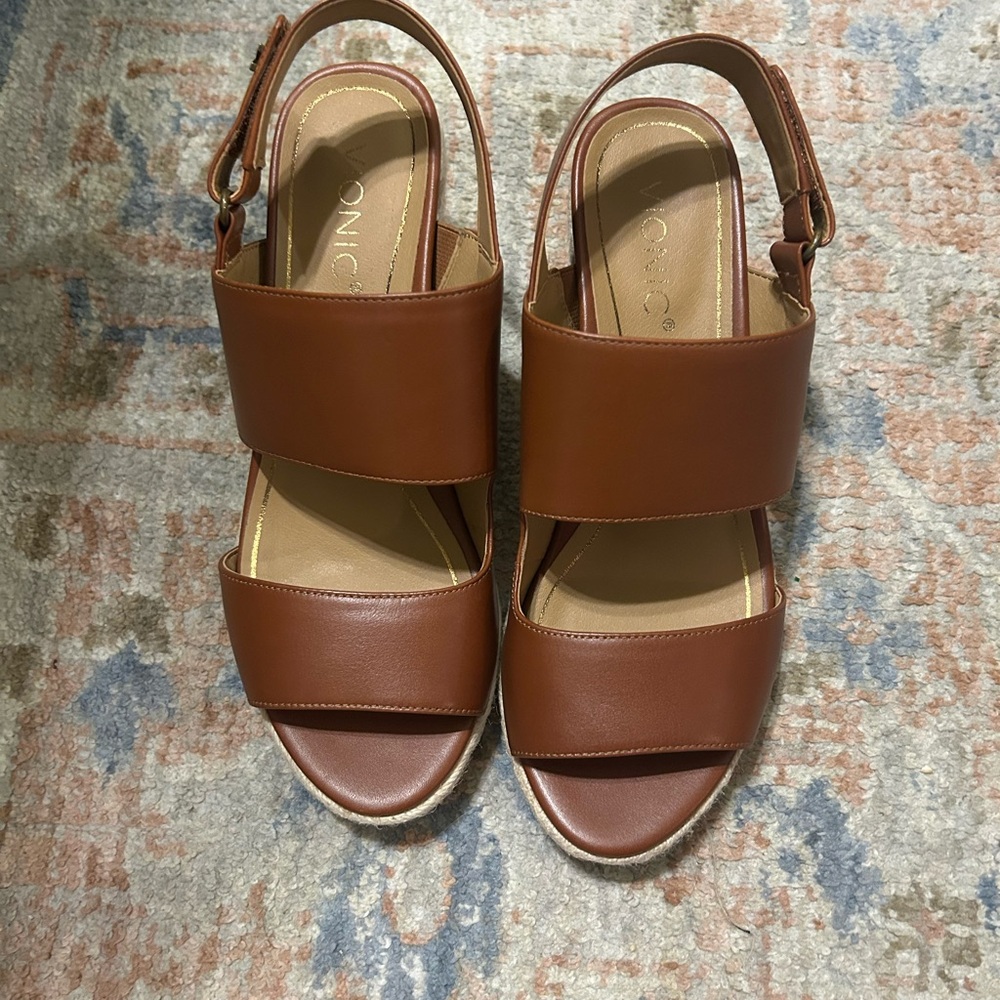 Vionic Tan Leather Sandals